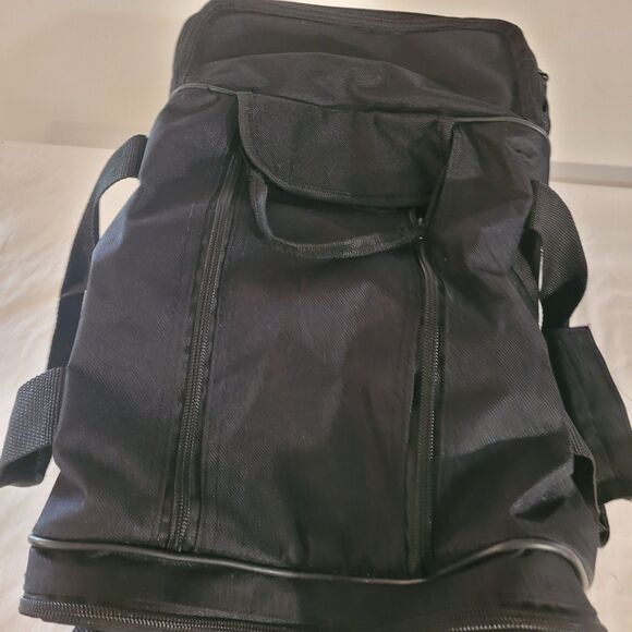 Black Gym/sports Bag W/Side Cooler - Picture 9 of 11